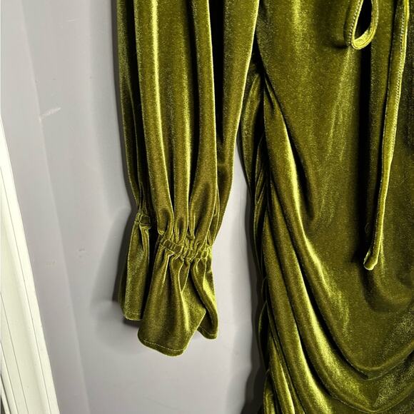 Unbranded Olive Green Velvet Bodycon Ruched Midi Dress Size 6 - Picture 4 of 7